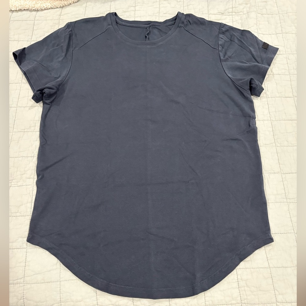 Alphalete Lux Short Sleeve Tee Blue Crewneck with Rounded Hem Size Medium